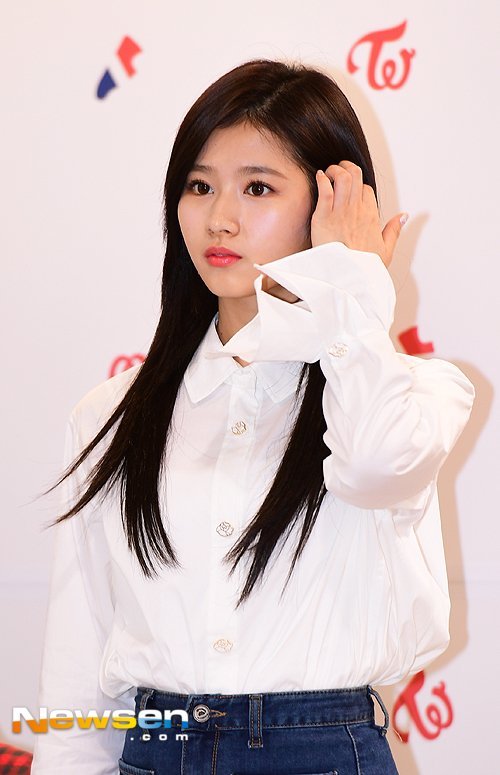 살이 조금 오르고있는 오늘자 사나.jpg | 인스티즈