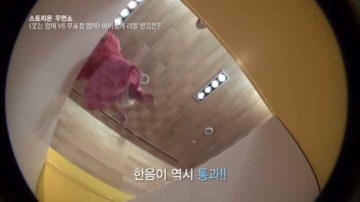 무표정 엄마 vs 웃는 엄마 아기들 반응 실험 | 인스티즈