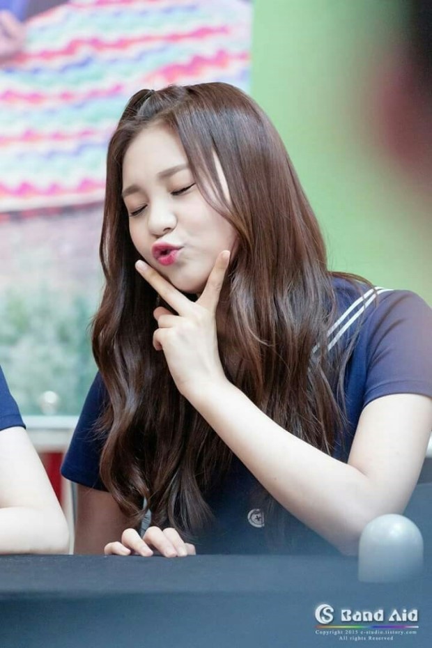 여자친구 엄지 | 인스티즈