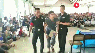 제비뽑기로 군대가는 태국.gif | 인스티즈