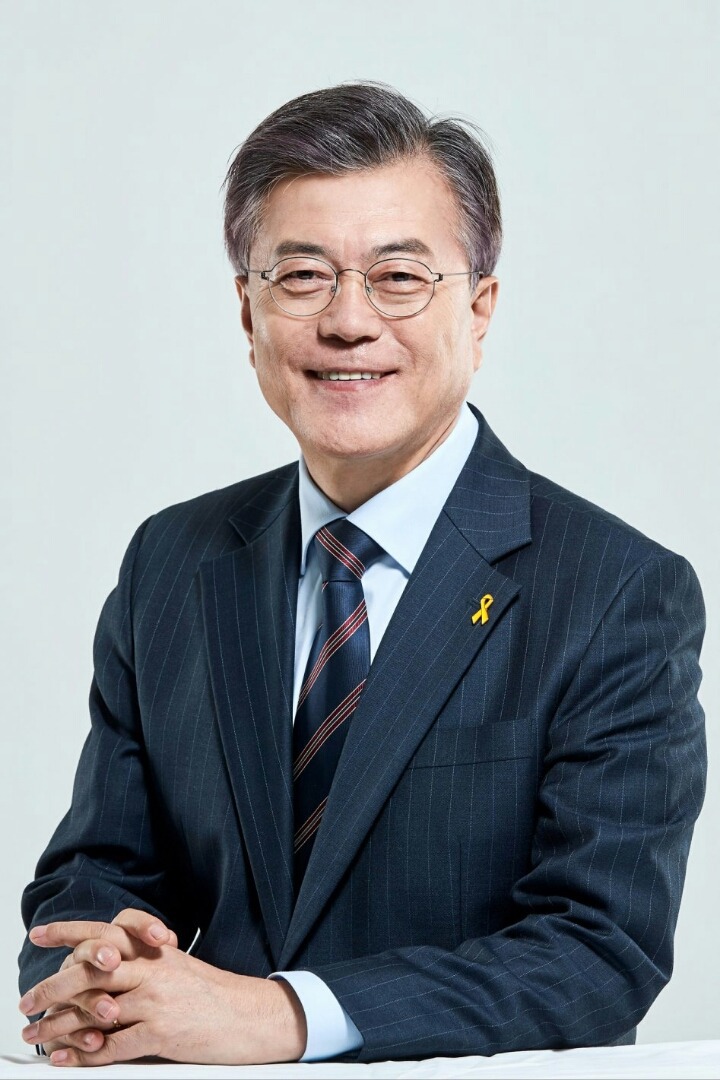 문재인 대통령님 취임 500일 기념사진 | 인스티즈