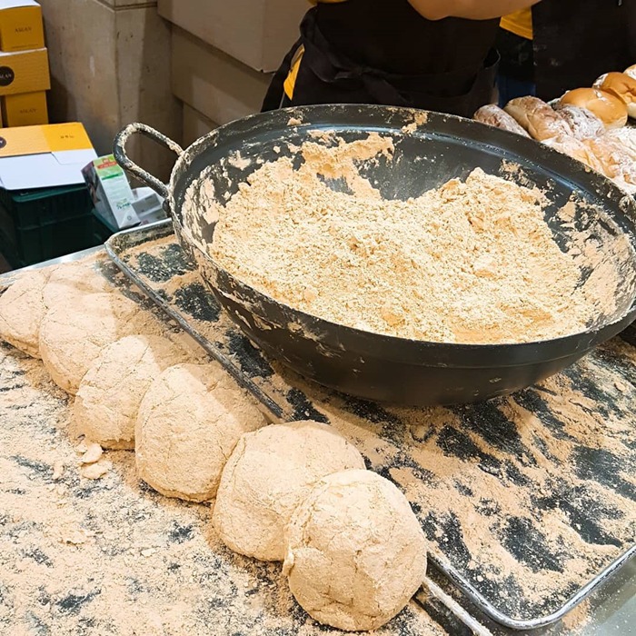 강릉에서 줄서서 사먹는다는 핫한 빵..ㄷㄷ..jpg | 인스티즈