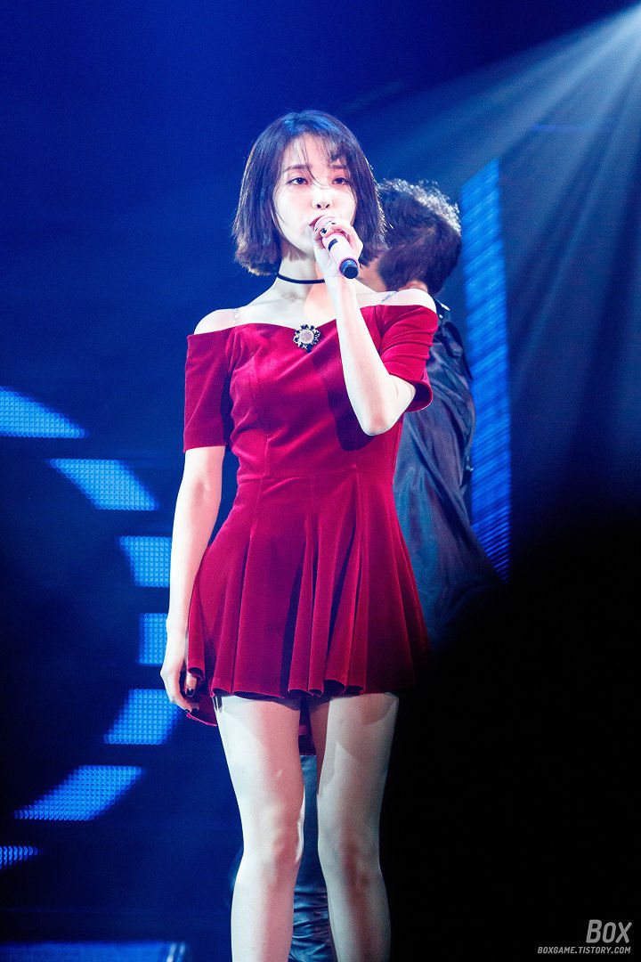 아이유 레드 원피스.jpg | 인스티즈