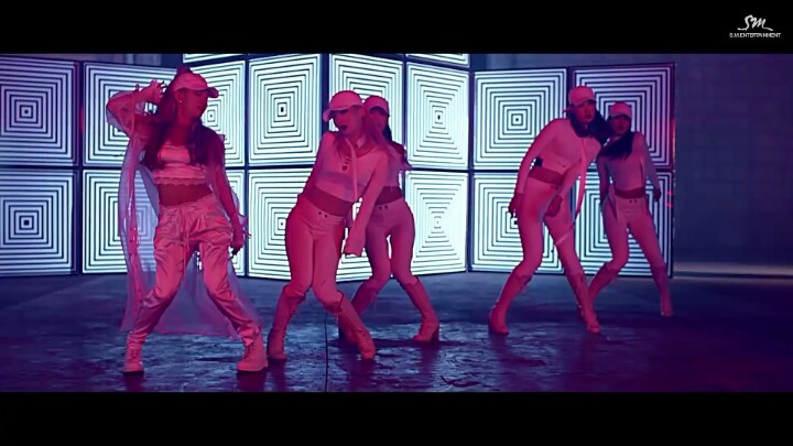 소녀시대 효연의 아리아나 그란데 무대 의상과 헤어 스타일 표절 의혹 | 인스티즈