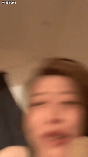 취한듯한 설리....아찔한 옷차림으로 살짝 노출하는 인스타 라이브.gif | 인스티즈