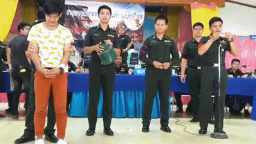 제비뽑기로 군대가는 태국.gif | 인스티즈