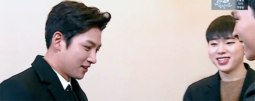 지창욱한테 반한것 같은 지코.gif | 인스티즈