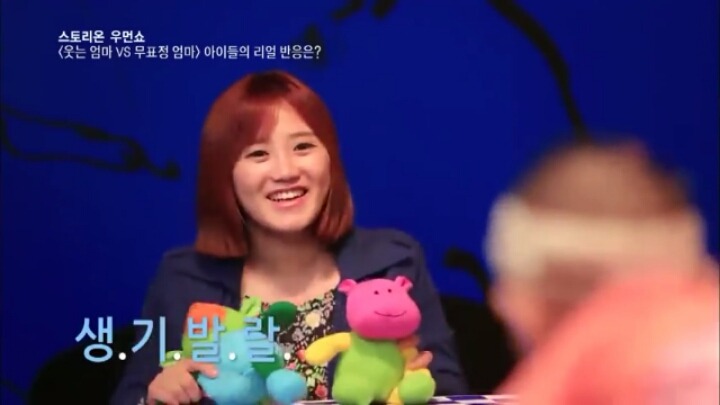 무표정 엄마 vs 웃는 엄마 아기들 반응 실험 | 인스티즈