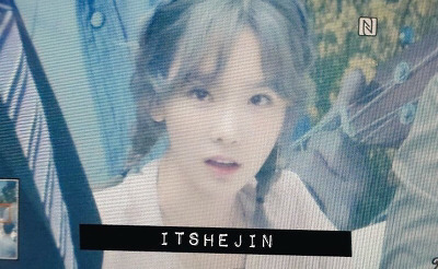은발로 염색한 오늘자 태연.jpg | 인스티즈