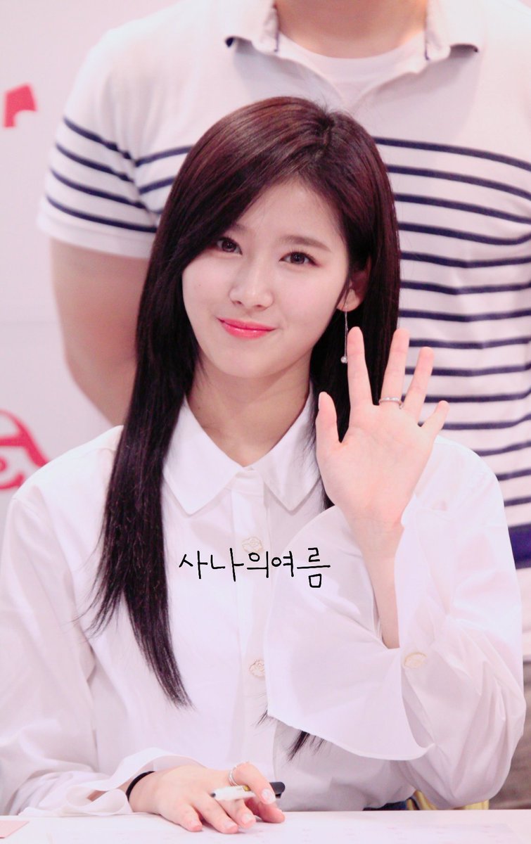 살이 조금 오르고있는 오늘자 사나.jpg | 인스티즈