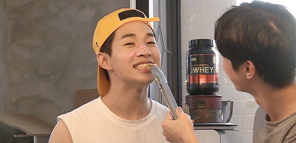 [나혼자산다] 헨리가 음식을 먹는 방법 (feat. 똑똑똑) | 인스티즈