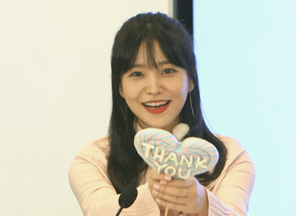 [레드벨벳] 오늘 브이앱 방송을 뒤흔든 예리 활약상.gif | 인스티즈