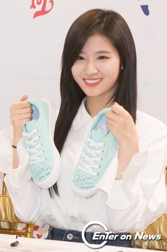 살이 조금 오르고있는 오늘자 사나.jpg | 인스티즈