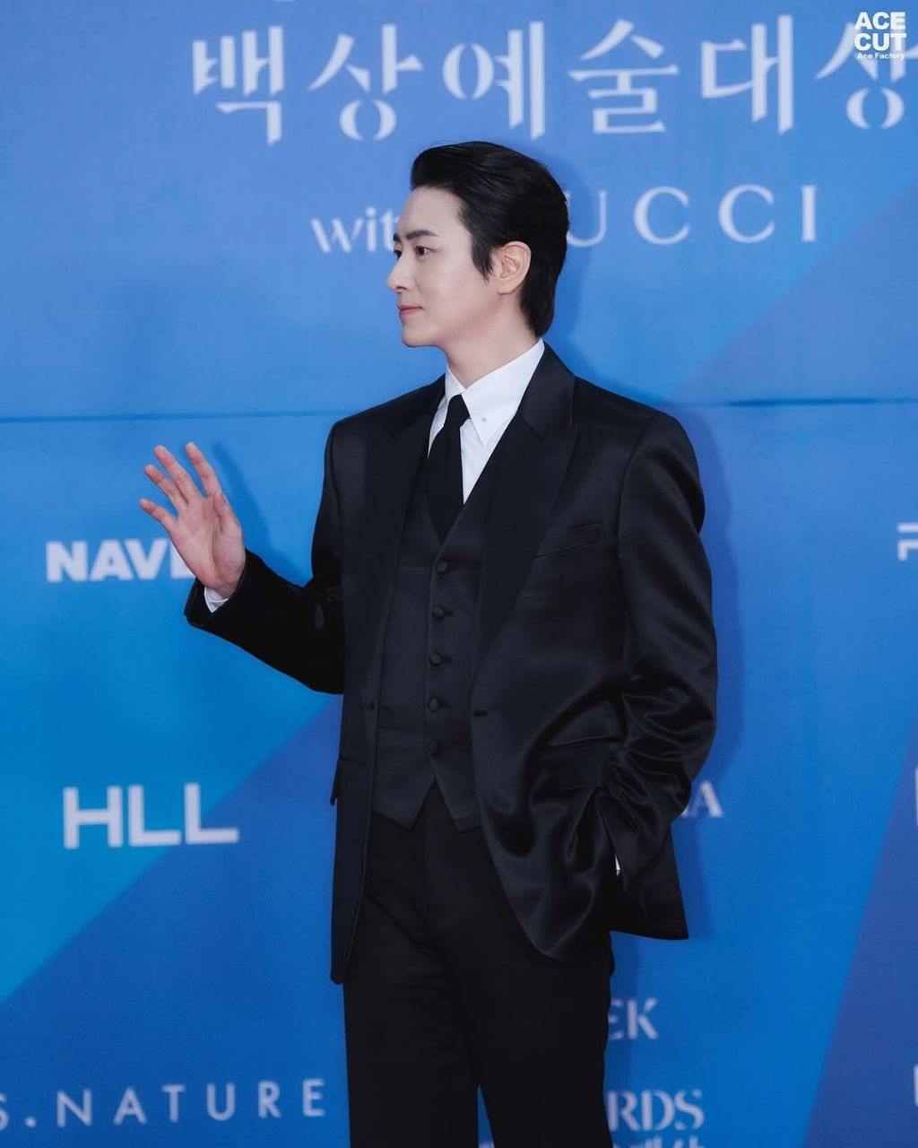 소속사가 찍은 이준혁 백상예술대상 레드카펫 포토 | 인스티즈