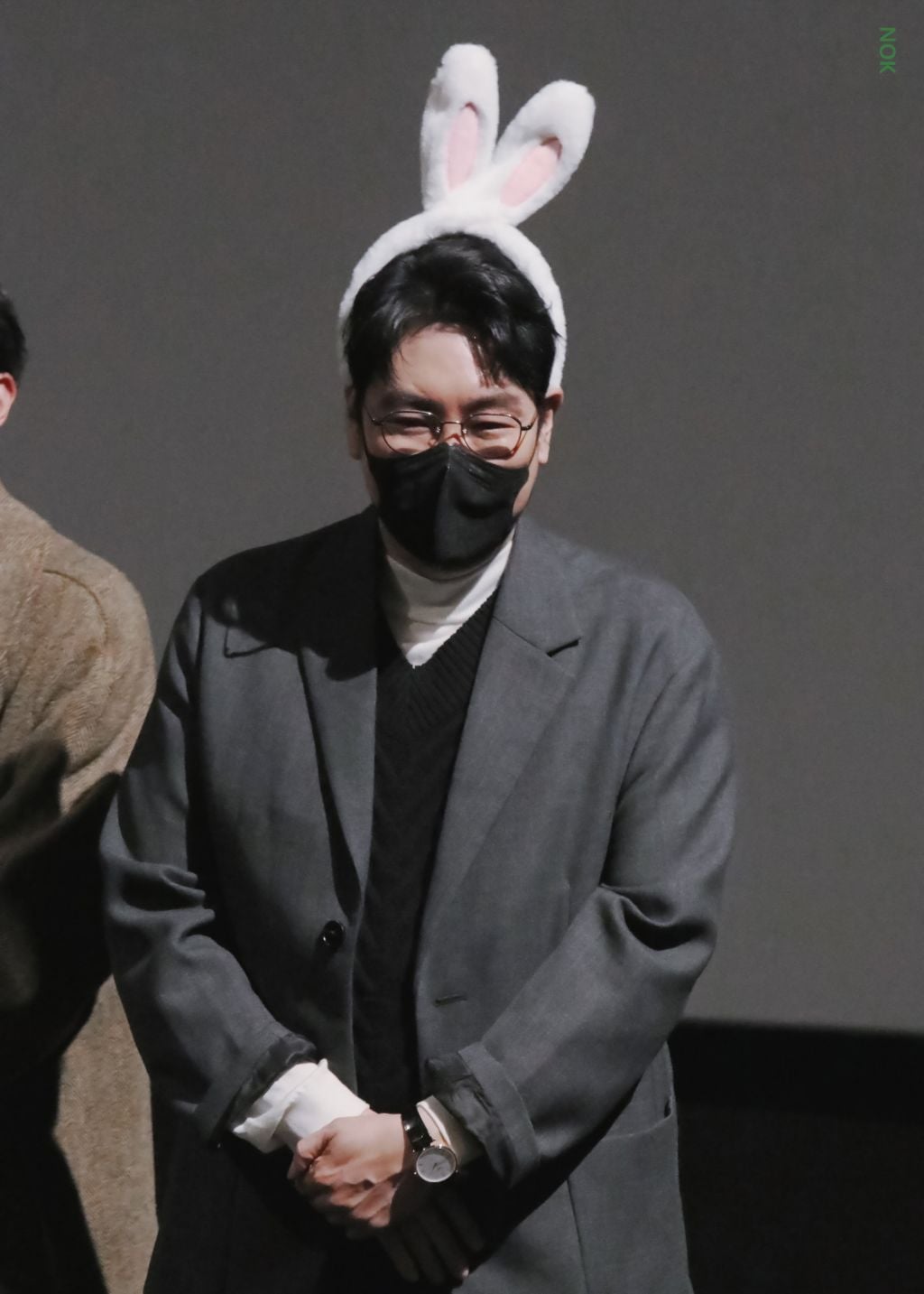 무대인사 때 머리띠 쓴 남자연예인 사진 모음 | 인스티즈