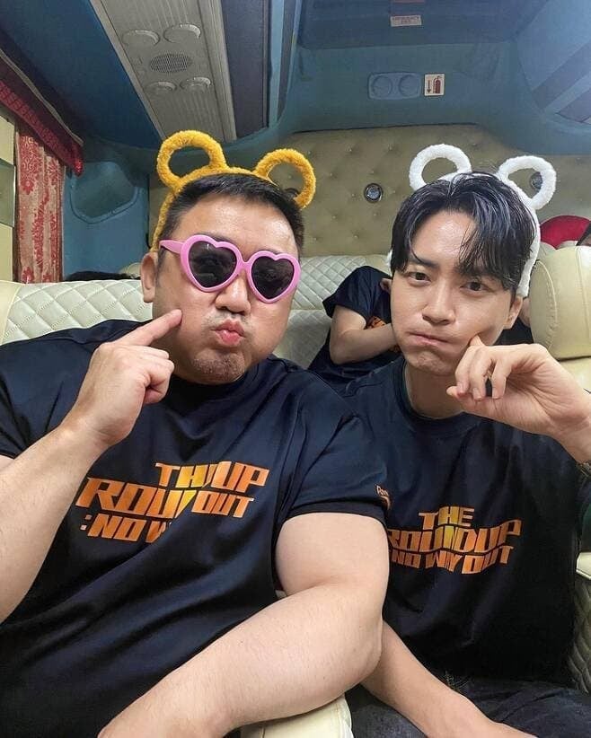 무대인사 때 머리띠 쓴 남자연예인 사진 모음 | 인스티즈