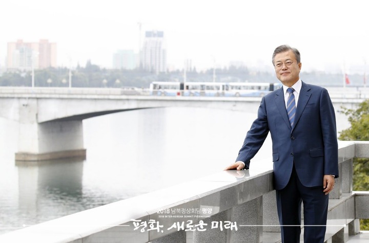 문재인 대통령님 취임 500일 기념사진 | 인스티즈