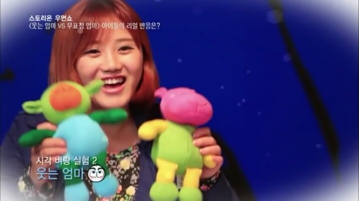 무표정 엄마 vs 웃는 엄마 아기들 반응 실험 | 인스티즈