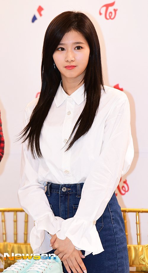 살이 조금 오르고있는 오늘자 사나.jpg | 인스티즈