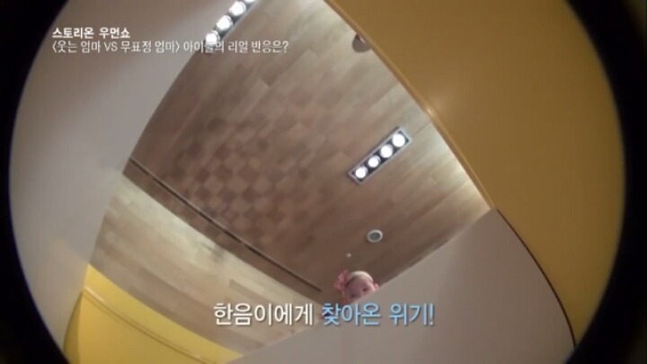 무표정 엄마 vs 웃는 엄마 아기들 반응 실험 | 인스티즈