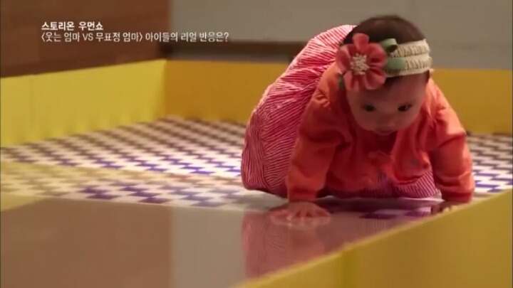 무표정 엄마 vs 웃는 엄마 아기들 반응 실험 | 인스티즈
