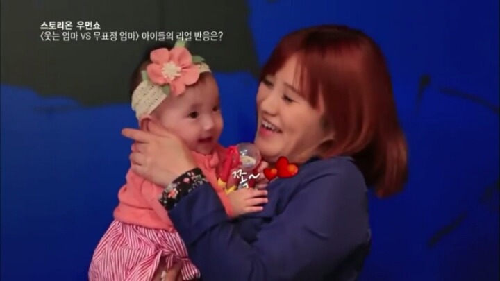 무표정 엄마 vs 웃는 엄마 아기들 반응 실험 | 인스티즈