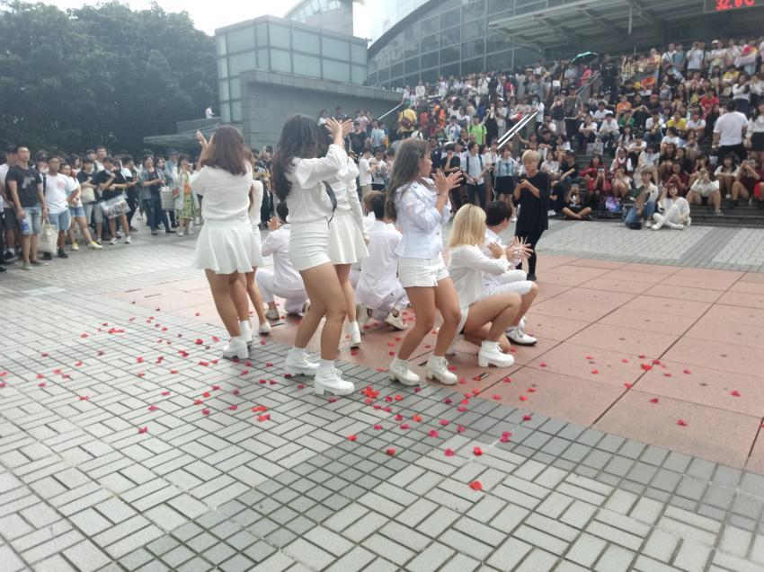 아이즈원) 대만 콘서트 스탠딩 시야,콘서트장 앞 풍경들 | 인스티즈