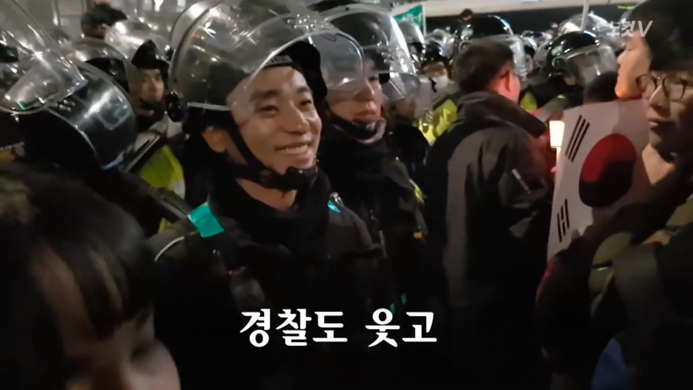 전 세계에 유례없던 시위 모습.jpg - | 인스티즈