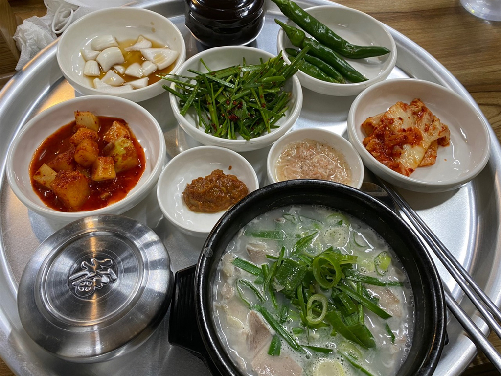 국밥집 둘 중 한 곳으로 가야한다면? | 인스티즈