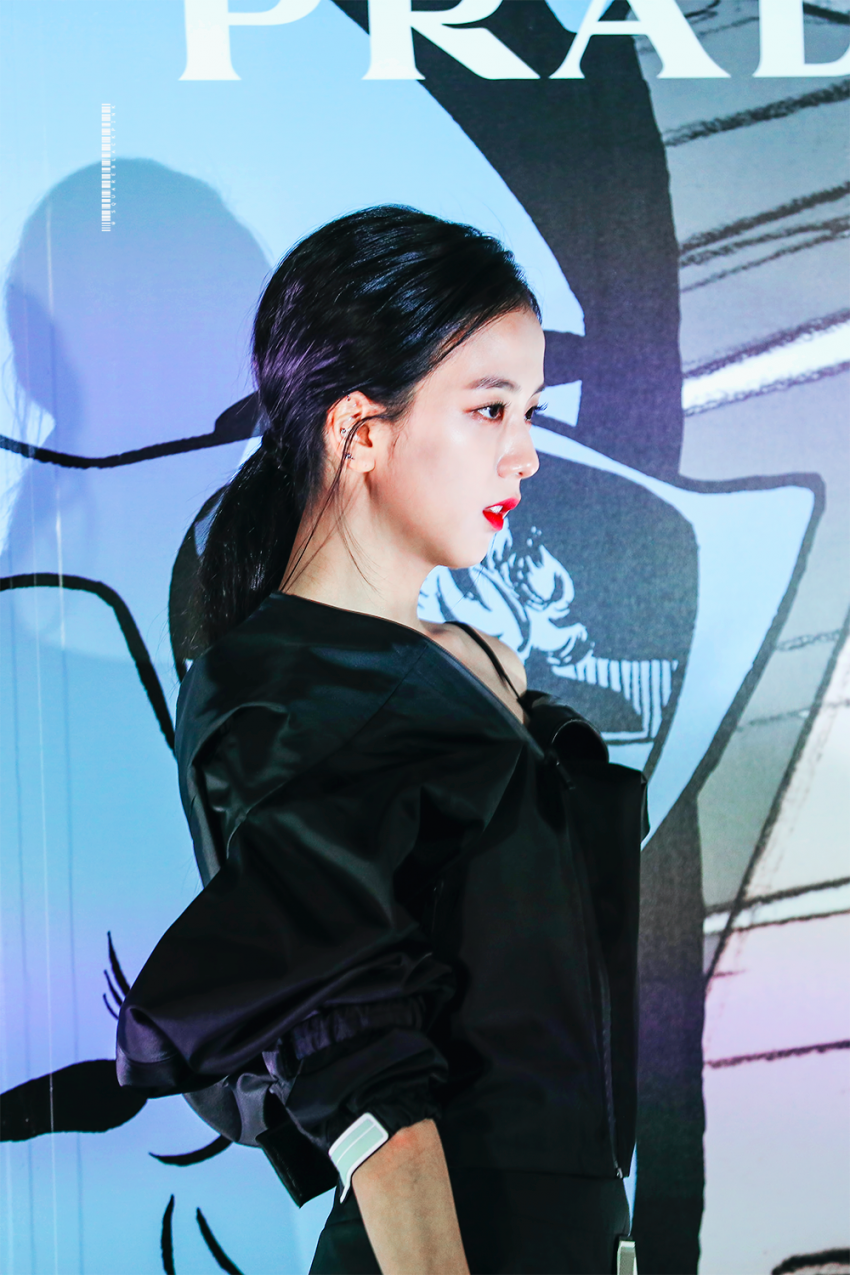 어깨를 드러낸 블랙핑크 지수.jpgif | 인스티즈