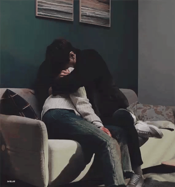 덕후와 작가로 만나 서로를 구하기 위해 목숨까지 내걸게 되는 남주 여주의 미친 서사 | 인스티즈