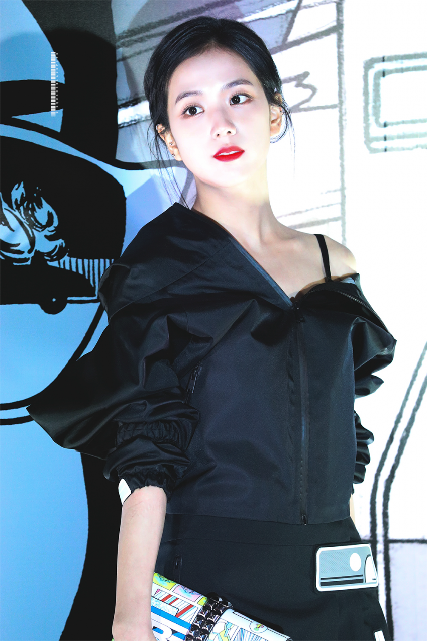 어깨를 드러낸 블랙핑크 지수.jpgif | 인스티즈
