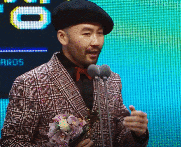 [MBC연예대상] 상 받고 거듭 사과하는 노홍철 (feat. 유병재 반응).gif | 인스티즈