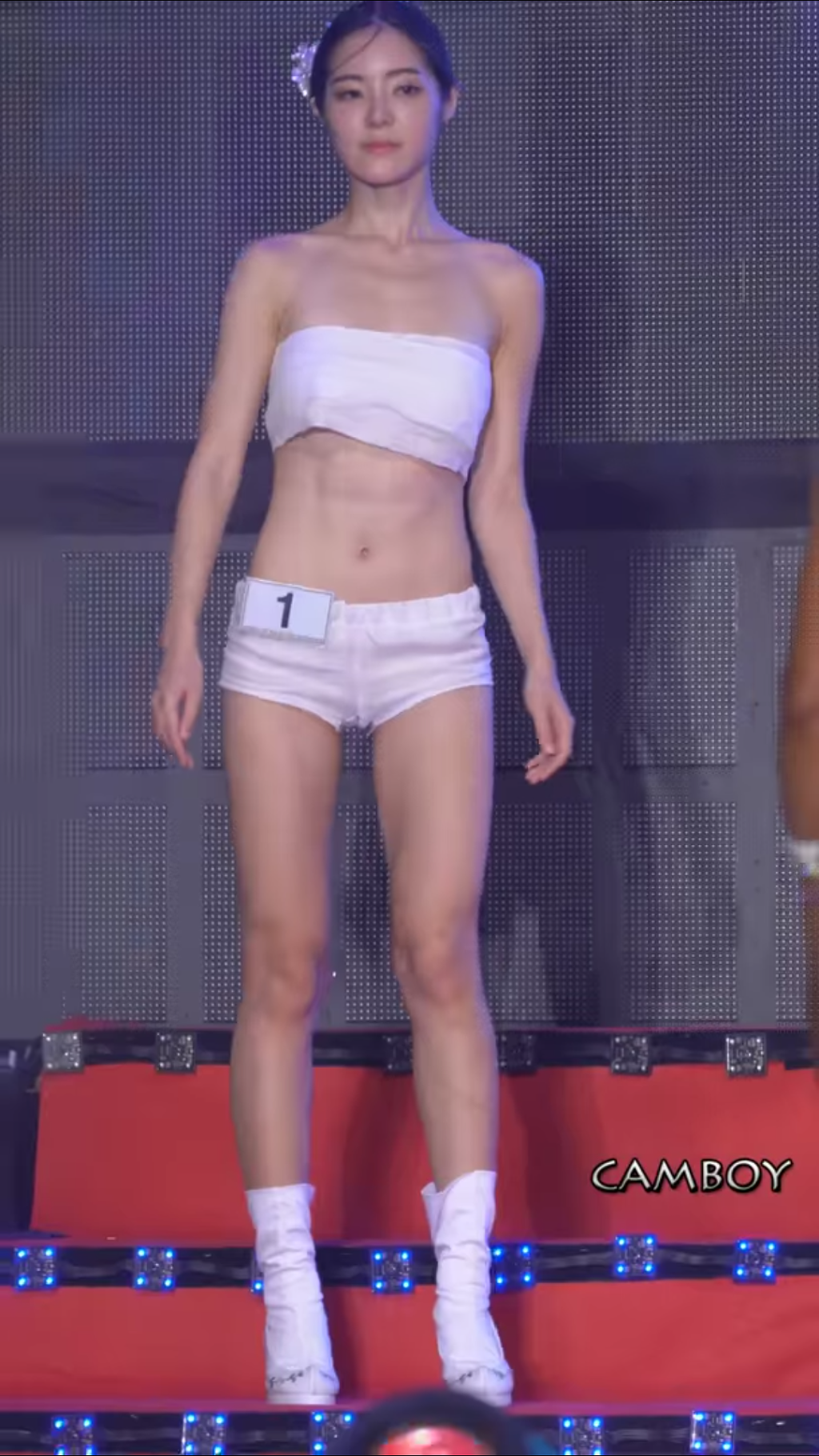 머슬마니아란 이름아래 한복 능욕하는 대회.jpg | 인스티즈