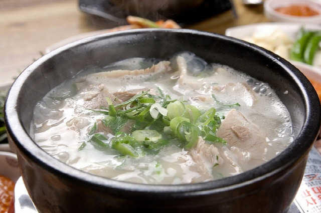 국밥집 둘 중 한 곳으로 가야한다면? | 인스티즈