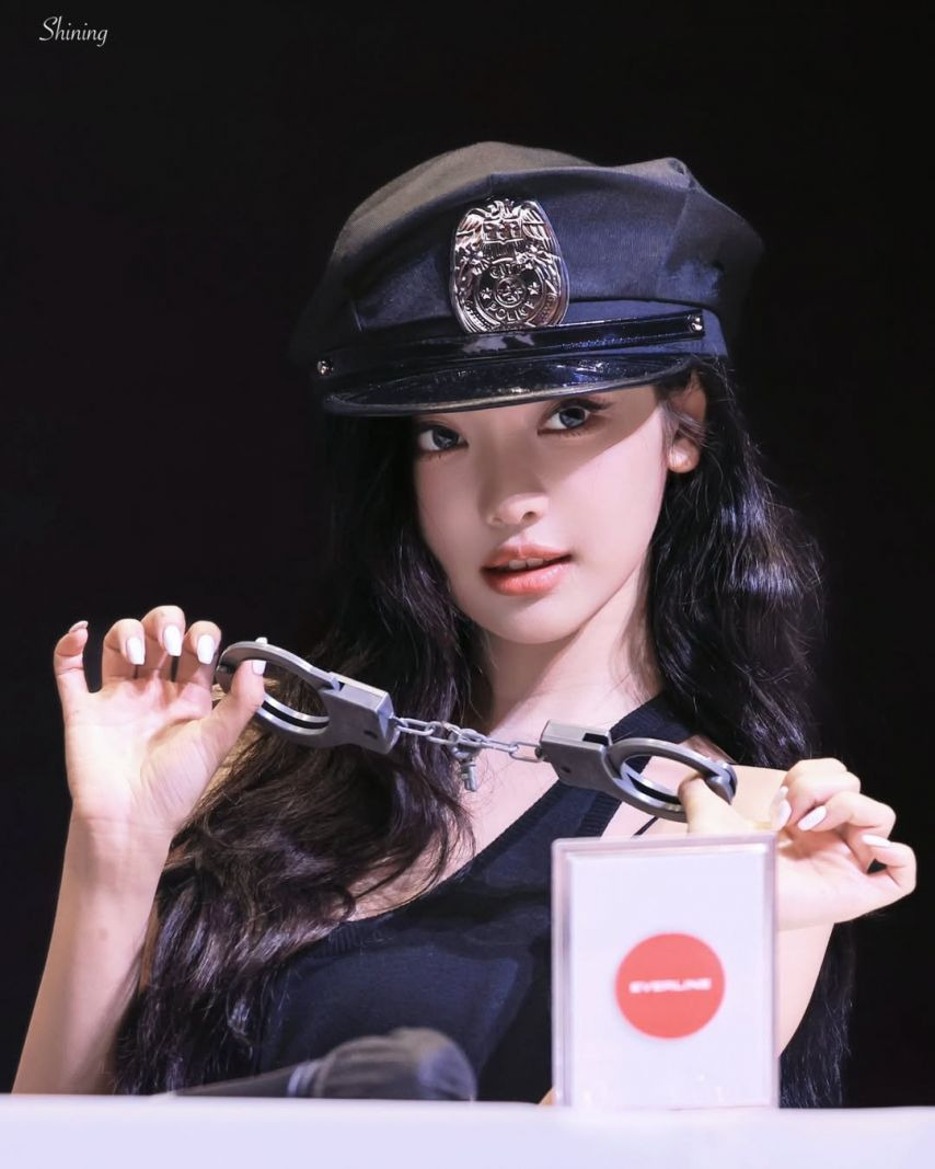 경찰 코스프레한 에스파 닝닝 . jpg | 인스티즈