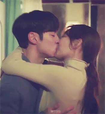 그렇게 수위높은 장면도 아닌데 야하게 느껴지던 키스신 장면들(feat.키스 장인).gif | 인스티즈