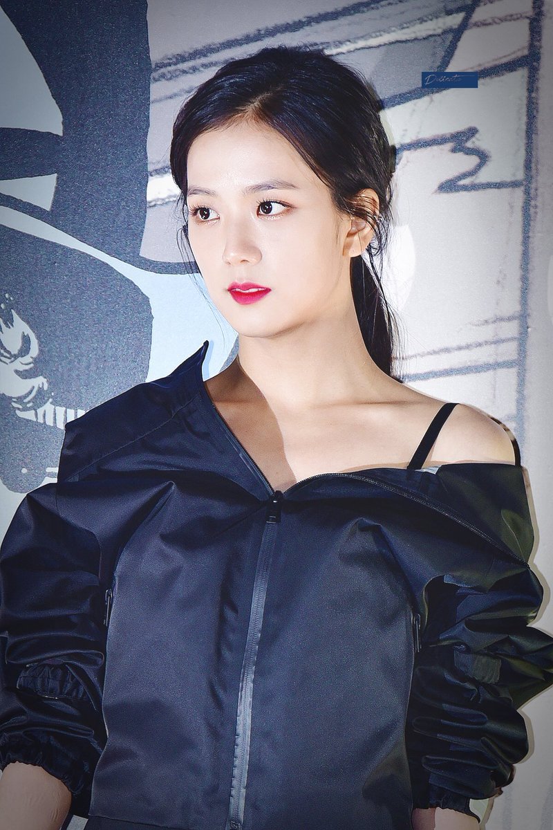 어깨를 드러낸 블랙핑크 지수.jpgif | 인스티즈