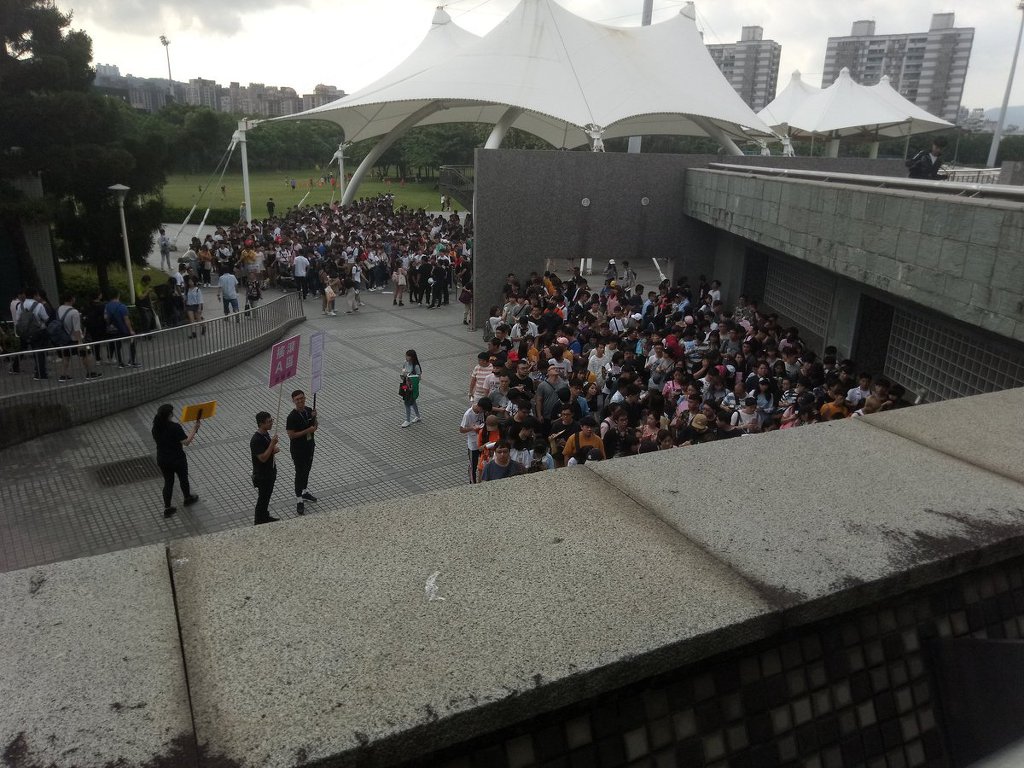 아이즈원) 대만 콘서트 스탠딩 시야,콘서트장 앞 풍경들 | 인스티즈