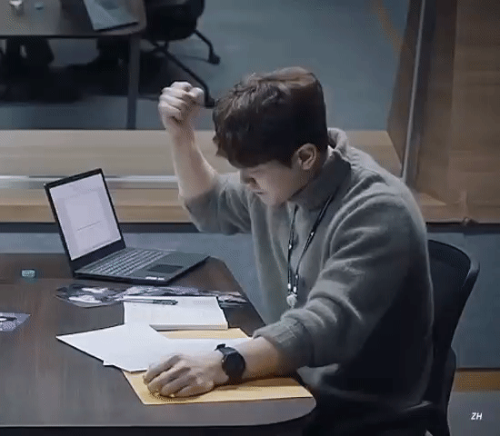 덕후와 작가로 만나 서로를 구하기 위해 목숨까지 내걸게 되는 남주 여주의 미친 서사 | 인스티즈