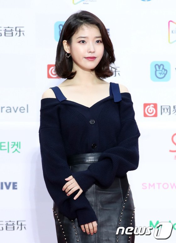 오늘자 가온어워드 아이유.jpg | 인스티즈