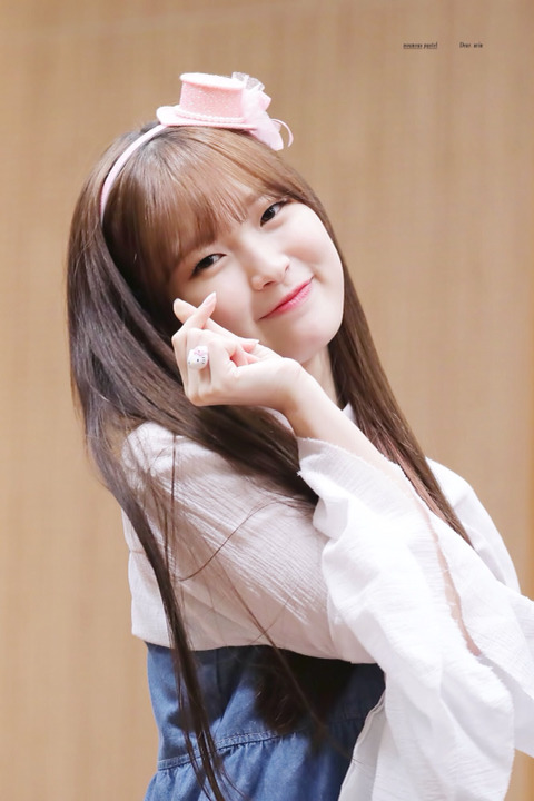 요새는 살빠져서 찾아보기 힘든 오마이걸 아린 볼살 | 인스티즈