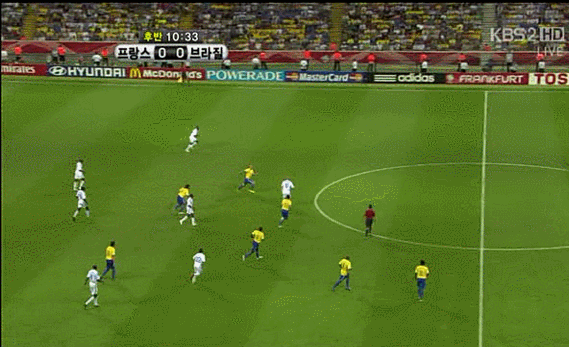세계에서 축구를 가장 우아하게 할줄 아는 클라스..ㄷㄷ..gif | 인스티즈