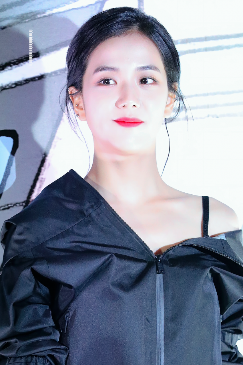 어깨를 드러낸 블랙핑크 지수.jpgif | 인스티즈