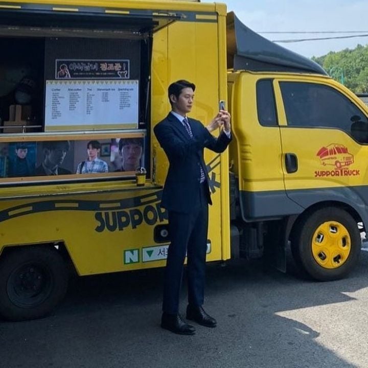 [전지적참견시점] 배우 이학주의 실제 키를 알게되자 놀라는 엠씨들 | 인스티즈