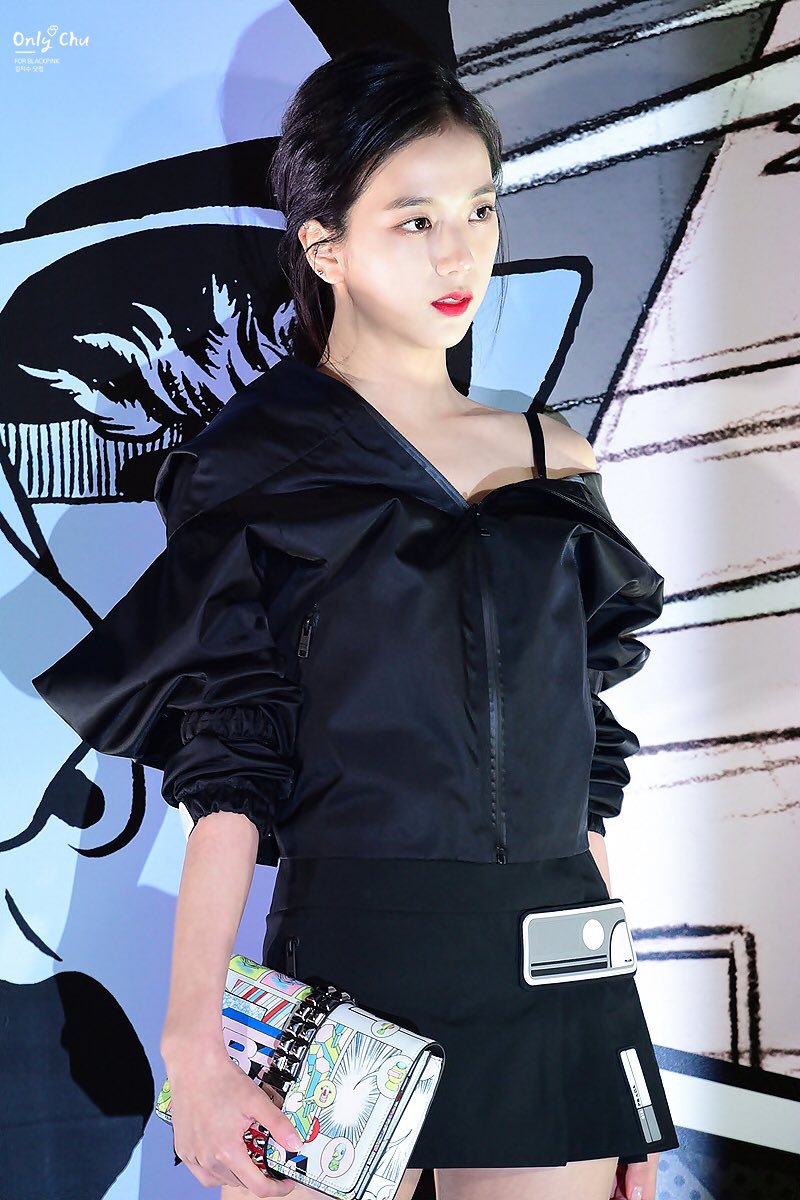 어깨를 드러낸 블랙핑크 지수.jpgif | 인스티즈