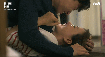 그렇게 수위높은 장면도 아닌데 야하게 느껴지던 키스신 장면들(feat.키스 장인).gif | 인스티즈