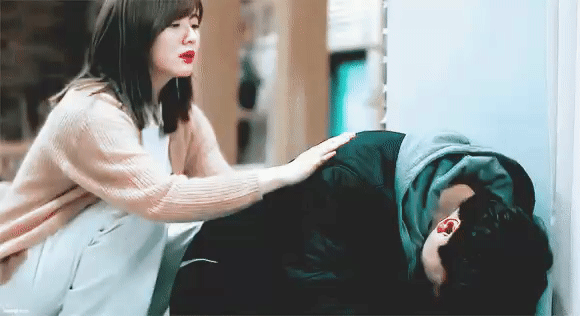 덕후와 작가로 만나 서로를 구하기 위해 목숨까지 내걸게 되는 남주 여주의 미친 서사 | 인스티즈