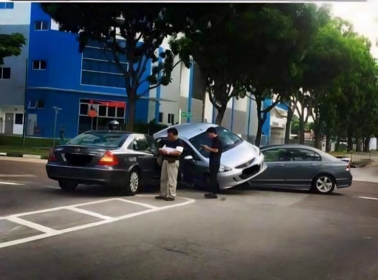 3개의 자동차 중 먼저 가야할 순서를 기입하시오 | 인스티즈