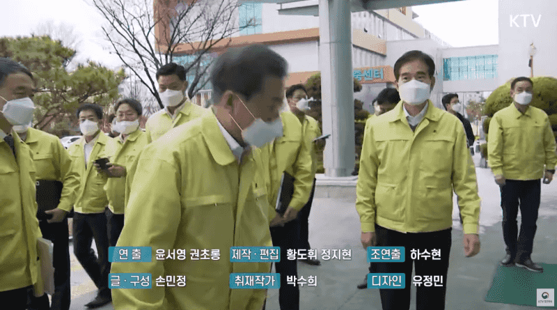 대구 파견 의료진을 대하는 문재인 대통령의 태도.gif | 인스티즈